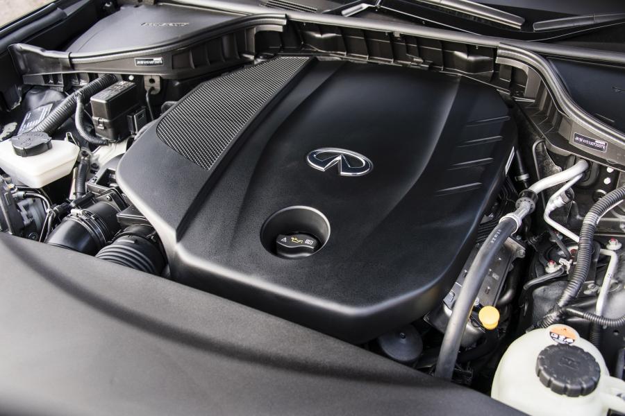  Infiniti Q70 S 2015 года  (UK) (фото 13 из 21)